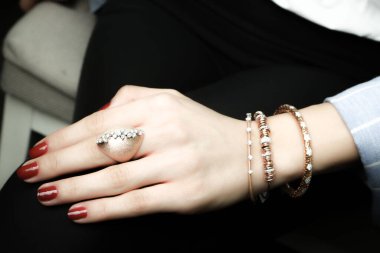 Elmas Mücevherler ve Moda Mücevherleri