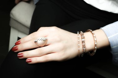 Elmas Mücevherler ve Moda Mücevherleri