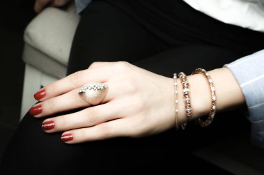 Elmas Mücevherler ve Moda Mücevherleri