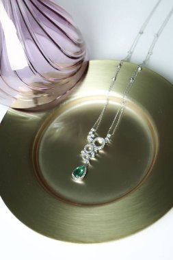 Elmas Mücevherler ve Moda Mücevherleri