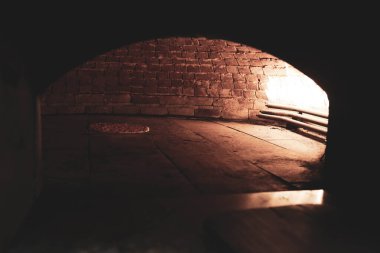 Bir restoranda, pide veya pide ekmeğinde fırında veya sobada pişiyor. Fırın ya da fırın konsepti resmi.