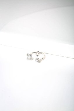 Elmas Mücevherler ve Moda Mücevherleri