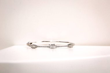 Elmas Mücevherler ve Moda Mücevherleri