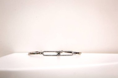 Elmas Mücevherler ve Moda Mücevherleri