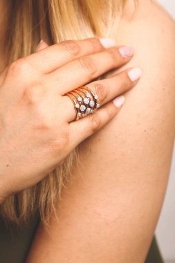 Elmas Mücevherler ve Moda Mücevherleri