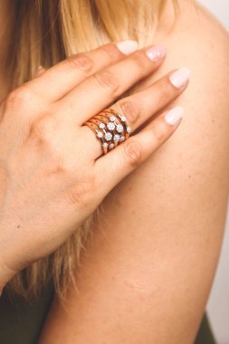 Elmas Mücevherler ve Moda Mücevherleri