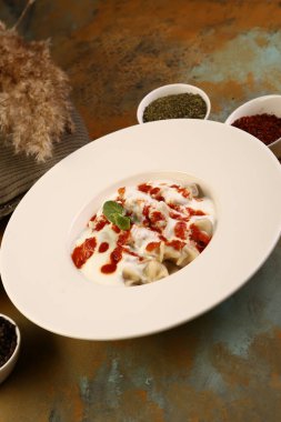 Türk mantı manlama plaka üzerinde