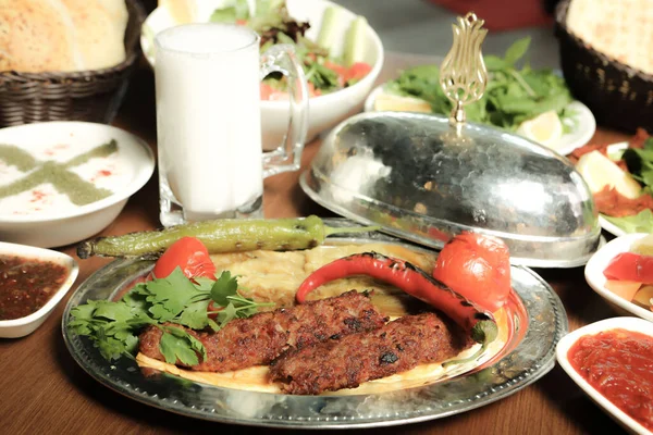 Tradycyjny Turecki Arabski Ramadan Kebab — Zdjęcie stockowe