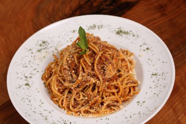 Lezzetli soslu lezzetli klasik İtalyan makarnası..