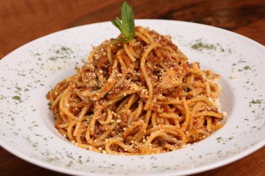 Lezzetli soslu lezzetli klasik İtalyan makarnası..