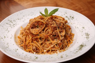 Lezzetli soslu lezzetli klasik İtalyan makarnası..