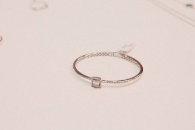 Elmas Mücevherler ve Moda Mücevherleri