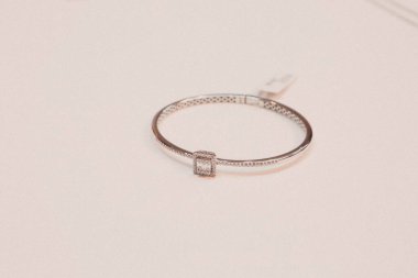 Elmas Mücevherler ve Moda Mücevherleri