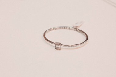 Elmas Mücevherler ve Moda Mücevherleri