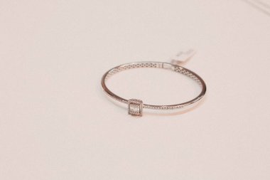 Elmas Mücevherler ve Moda Mücevherleri