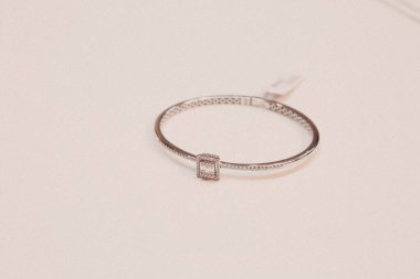 Elmas Mücevherler ve Moda Mücevherleri