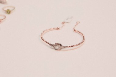 Elmas Mücevherler ve Moda Mücevherleri