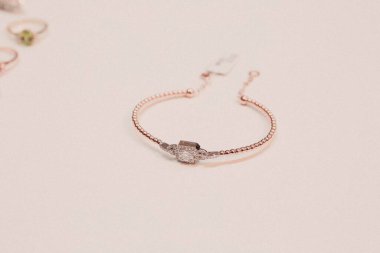 Elmas Mücevherler ve Moda Mücevherleri