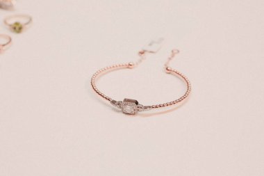 Elmas Mücevherler ve Moda Mücevherleri