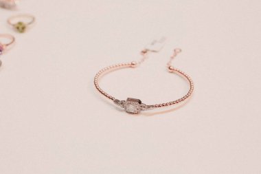 Elmas Mücevherler ve Moda Mücevherleri