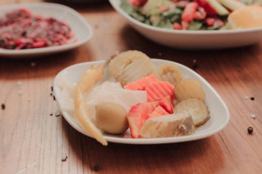 Geleneksel Türk ve Yunan yemek meze masası