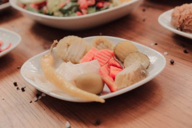 Geleneksel Türk ve Yunan yemek meze masası