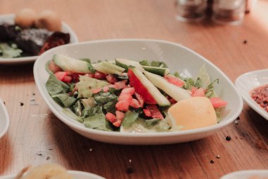 Geleneksel Türk ve Yunan yemek meze masası