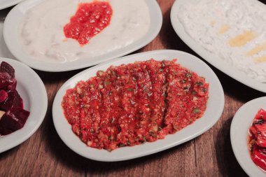 Geleneksel Türk ve Yunan yemek meze masası