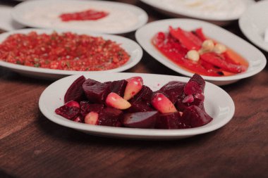 Geleneksel Türk ve Yunan yemek meze masası