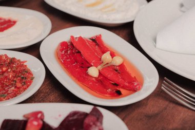 Geleneksel Türk ve Yunan yemek meze masası