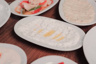 Geleneksel Türk ve Yunan yemek meze masası