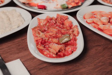 Geleneksel Türk ve Yunan yemek meze masası