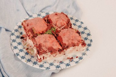 Geleneksel hindistancevizli tatlı baklavası. Ev yapımı fındıklı ve ballı baklava..