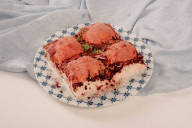 Geleneksel hindistancevizli tatlı baklavası. Ev yapımı fındıklı ve ballı baklava..