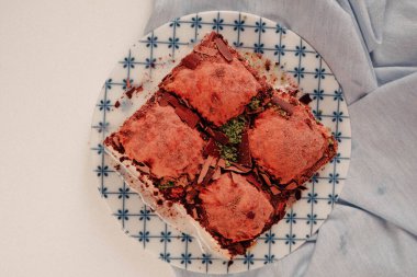 Geleneksel hindistancevizli tatlı baklavası. Ev yapımı fındıklı ve ballı baklava..