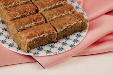 Geleneksel hindistancevizli tatlı baklavası. Ev yapımı fındıklı ve ballı baklava..