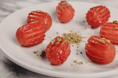 Geleneksel hindistancevizli tatlı baklavası. Ev yapımı fındıklı ve ballı baklava..