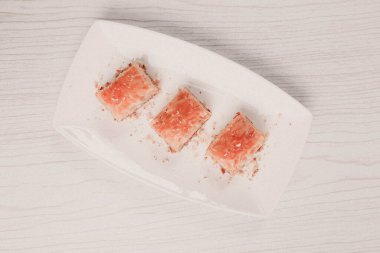 Geleneksel hindistancevizli tatlı baklavası. Ev yapımı fındıklı ve ballı baklava..