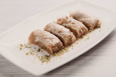 Geleneksel hindistancevizli tatlı baklavası. Ev yapımı fındıklı ve ballı baklava..