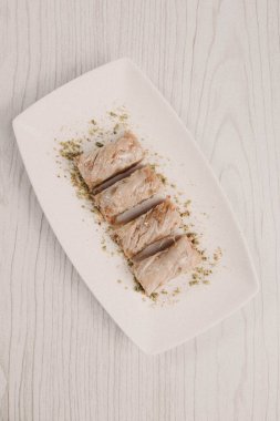 Geleneksel hindistancevizli tatlı baklavası. Ev yapımı fındıklı ve ballı baklava..