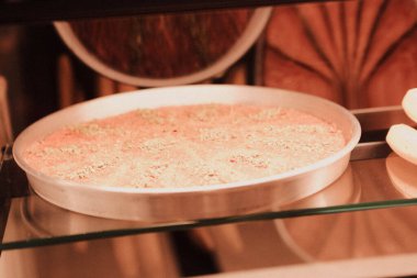 Geleneksel hindistancevizli tatlı baklavası. Ev yapımı fındıklı ve ballı baklava..