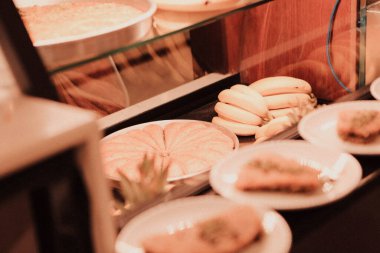 Geleneksel hindistancevizli tatlı baklavası. Ev yapımı fındıklı ve ballı baklava..