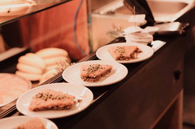 Geleneksel hindistancevizli tatlı baklavası. Ev yapımı fındıklı ve ballı baklava..