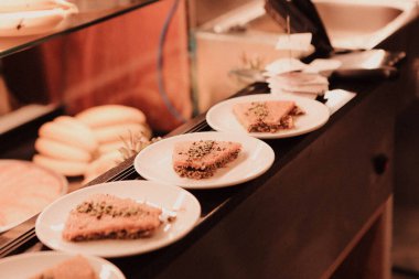 Geleneksel hindistancevizli tatlı baklavası. Ev yapımı fındıklı ve ballı baklava..