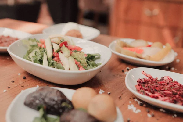 Geleneksel Türk ve Yunan yemek meze masası