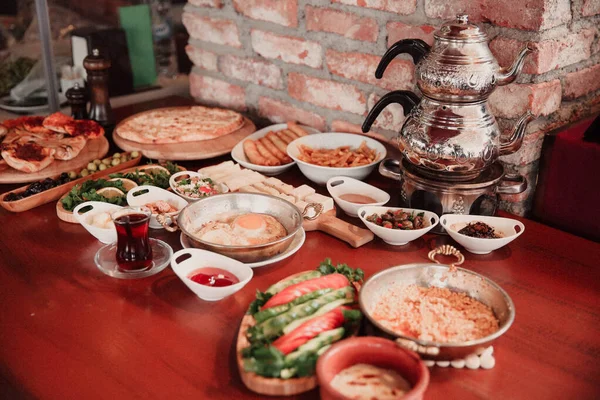 zengin ve leziz Türk Kahvaltı