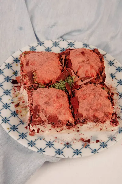 Geleneksel hindistancevizli tatlı baklavası. Ev yapımı fındıklı ve ballı baklava..