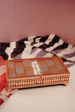 bir sürü değişik çikolatalı pralin