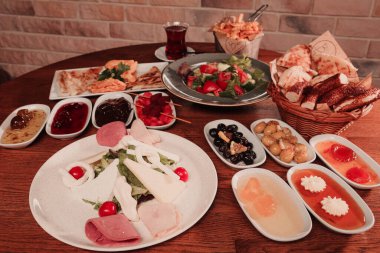 zengin ve leziz Türk Kahvaltı