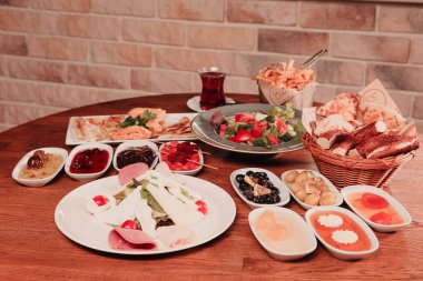 zengin ve leziz Türk Kahvaltı